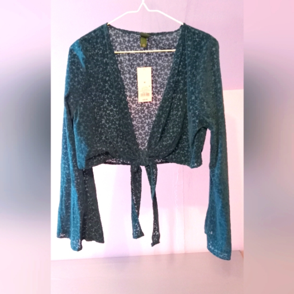 NEVER WORN, TAG ON 60s/70s tie-front shirt with bell sleeves